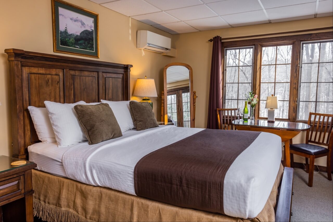 One of the guest rooms at our Romantic Hocking Hills lodging