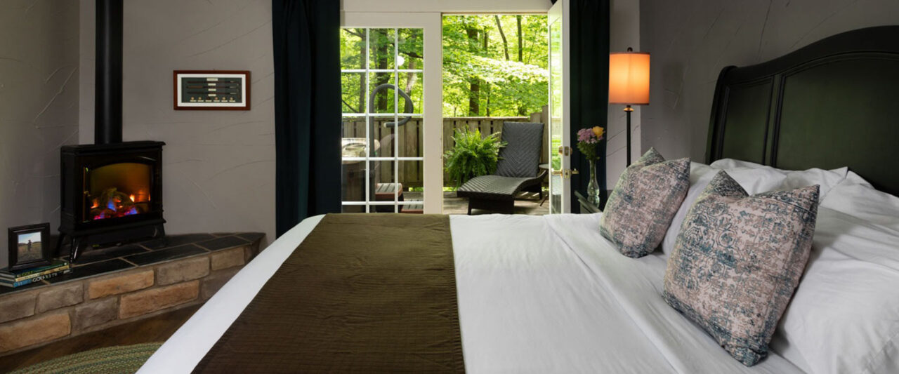 Picture of the bed and fireplace of the MacKay at Glenlaurel.