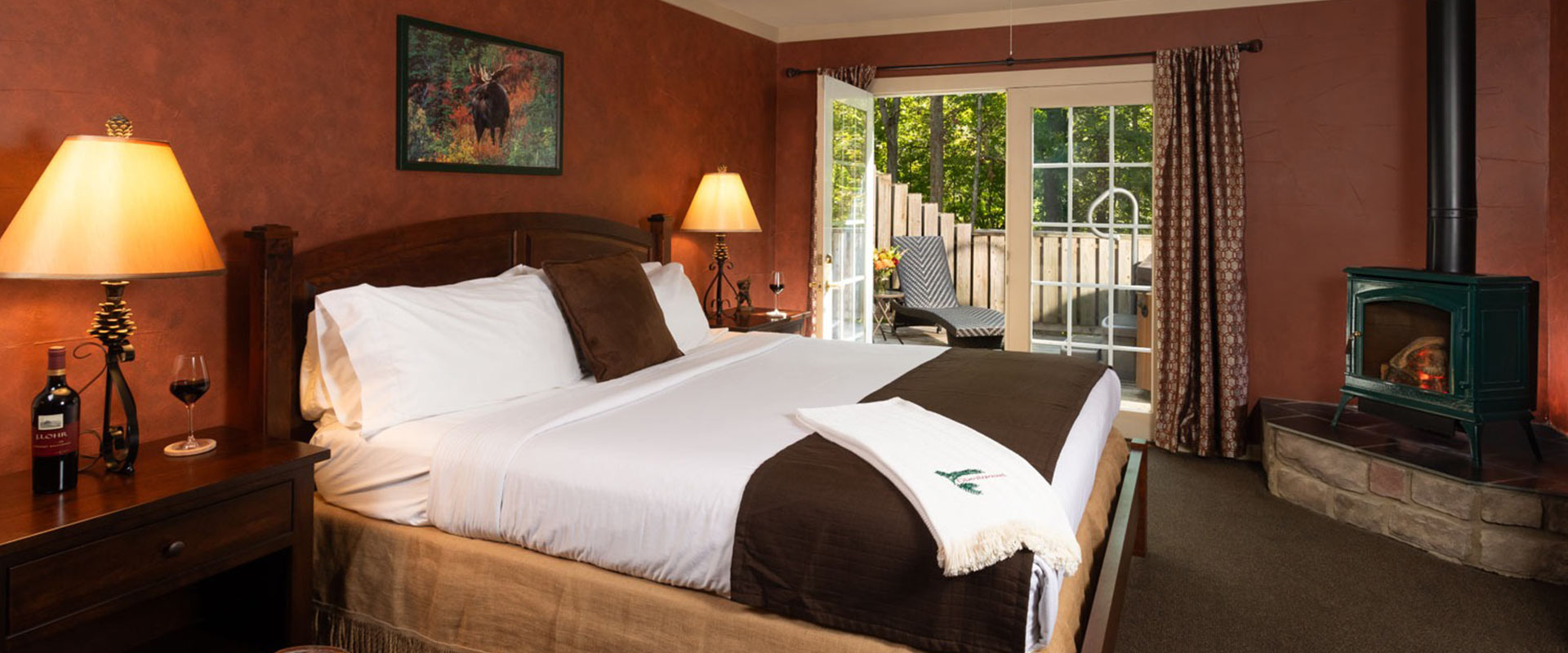 Picture of the bed and fireplace at the Muir at Glenlaurel.