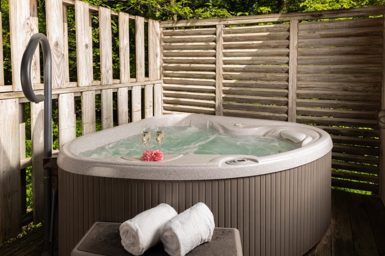 One the best things to do in Hocking Hills besides hiking is relaxing in one of our glorious hot tubs with our cahbin