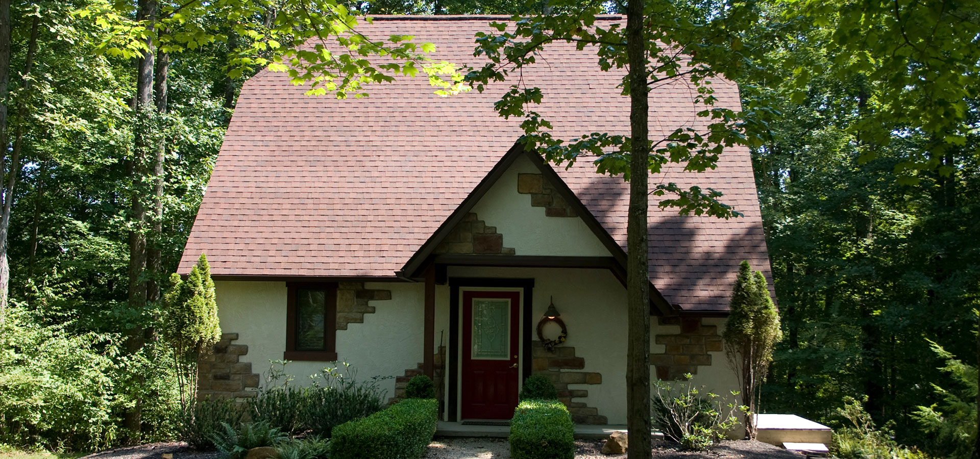 Exterior of a cottage at Glenaurel.