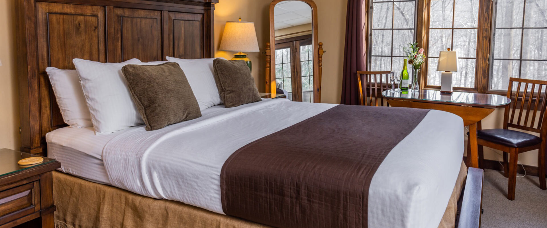 Picture of bed in the Campbell Room at Glenlaurel.
