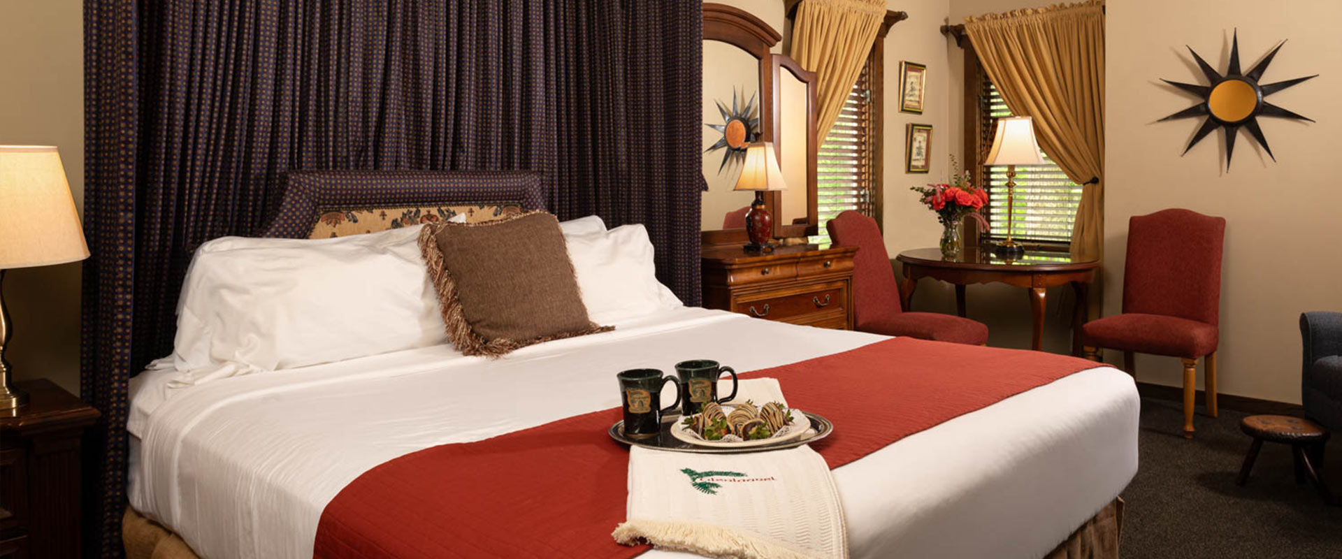 Picture of the bed in the Mackenzie Royal Suite at Glenlaurel.